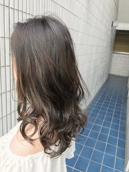 ミディアムヘア の巻き方 明治神宮前 原宿 表参道 髪質改善で艶髪を作るヘアケア美容師 吉田太紀