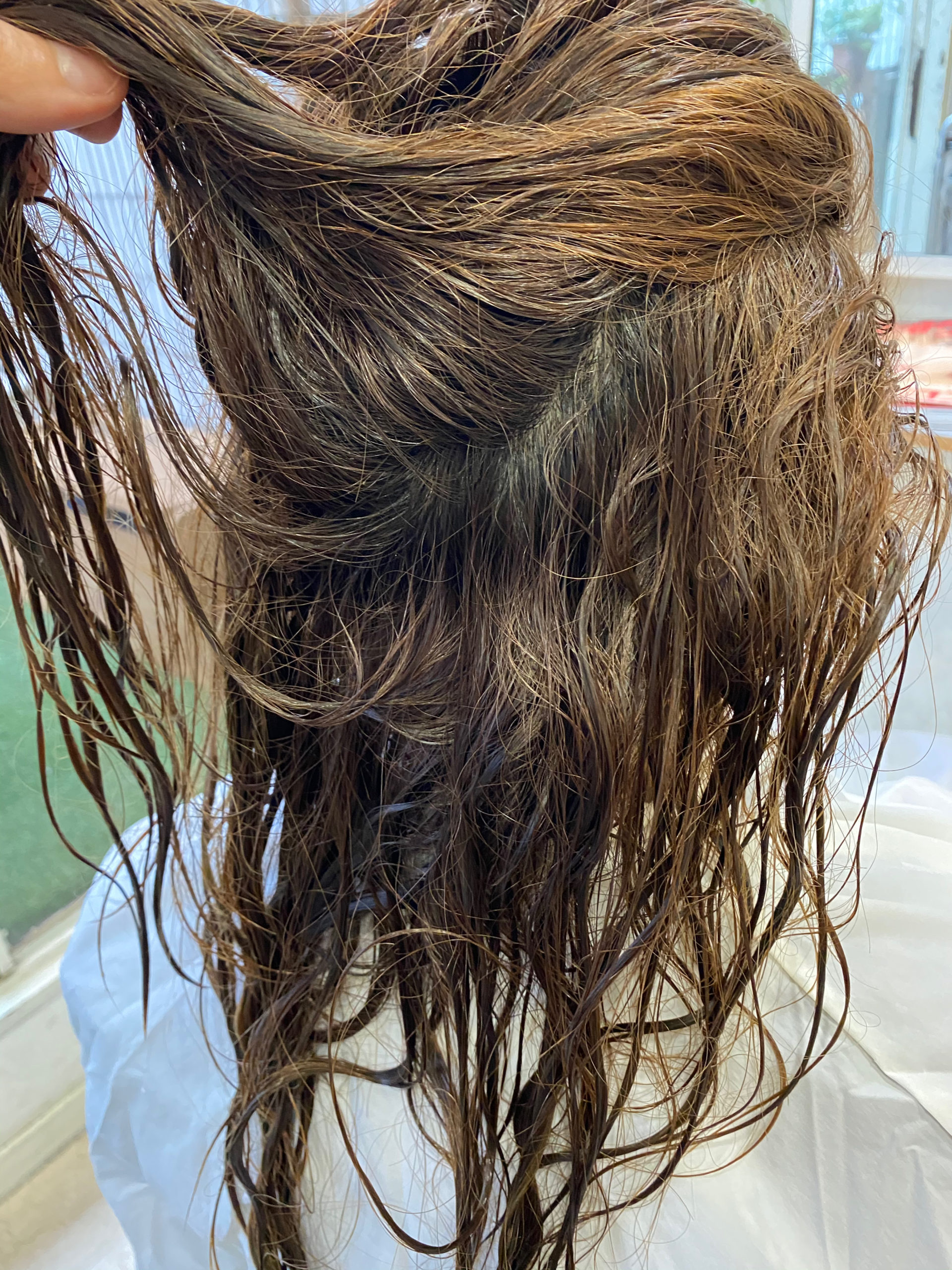 ブリーチをしている髪に縮毛矯正で艶髪。原宿・表参道『髪のお悩みを解決するヘアケア美容師の挑戦』