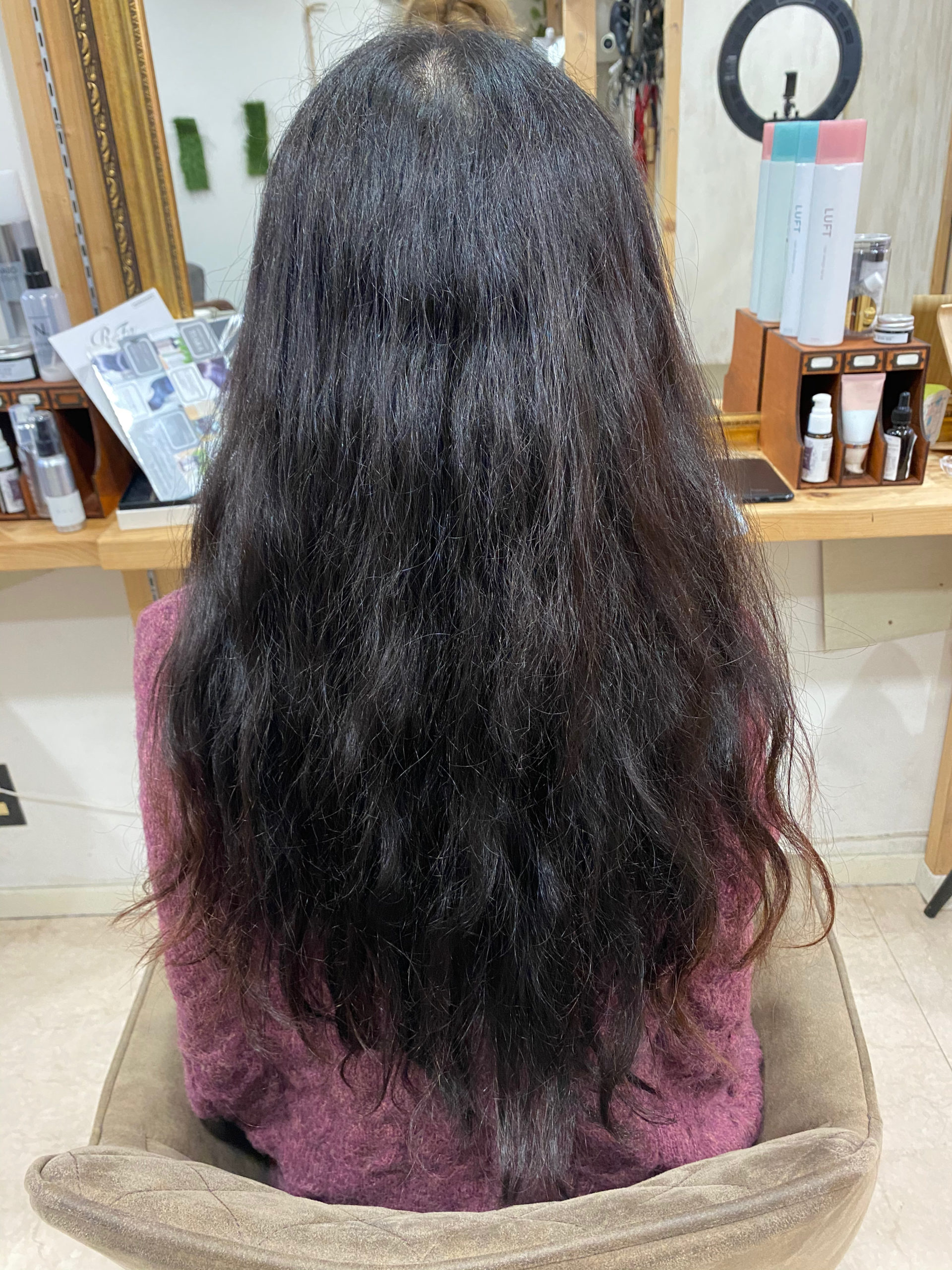 デジタルパーマがかかっている髪を縮毛矯正で艶髪ストレートヘアに。原宿・表参道『髪のお悩みを解決するヘアケア美容師の挑戦』