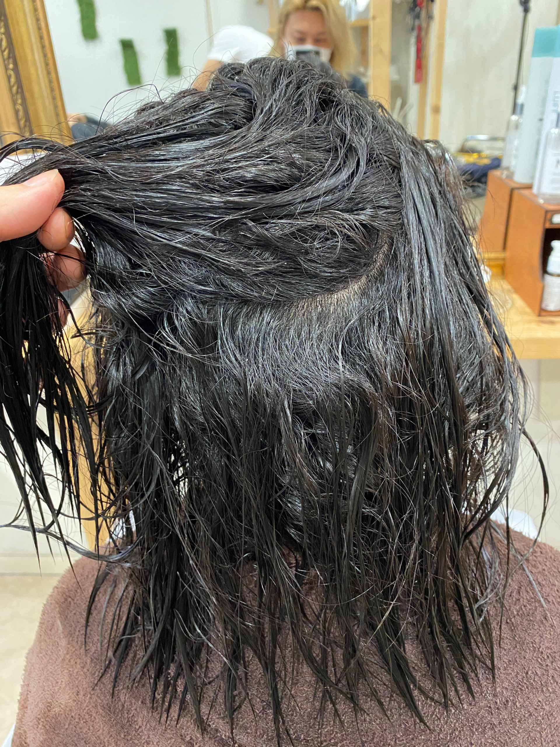 くせ毛で広がりが気になる方を【縮毛矯正とカット】まとまりのあるヘアスタイルに変身。原宿・表参道『髪のお悩みを解決するヘアケア美容師の挑戦』