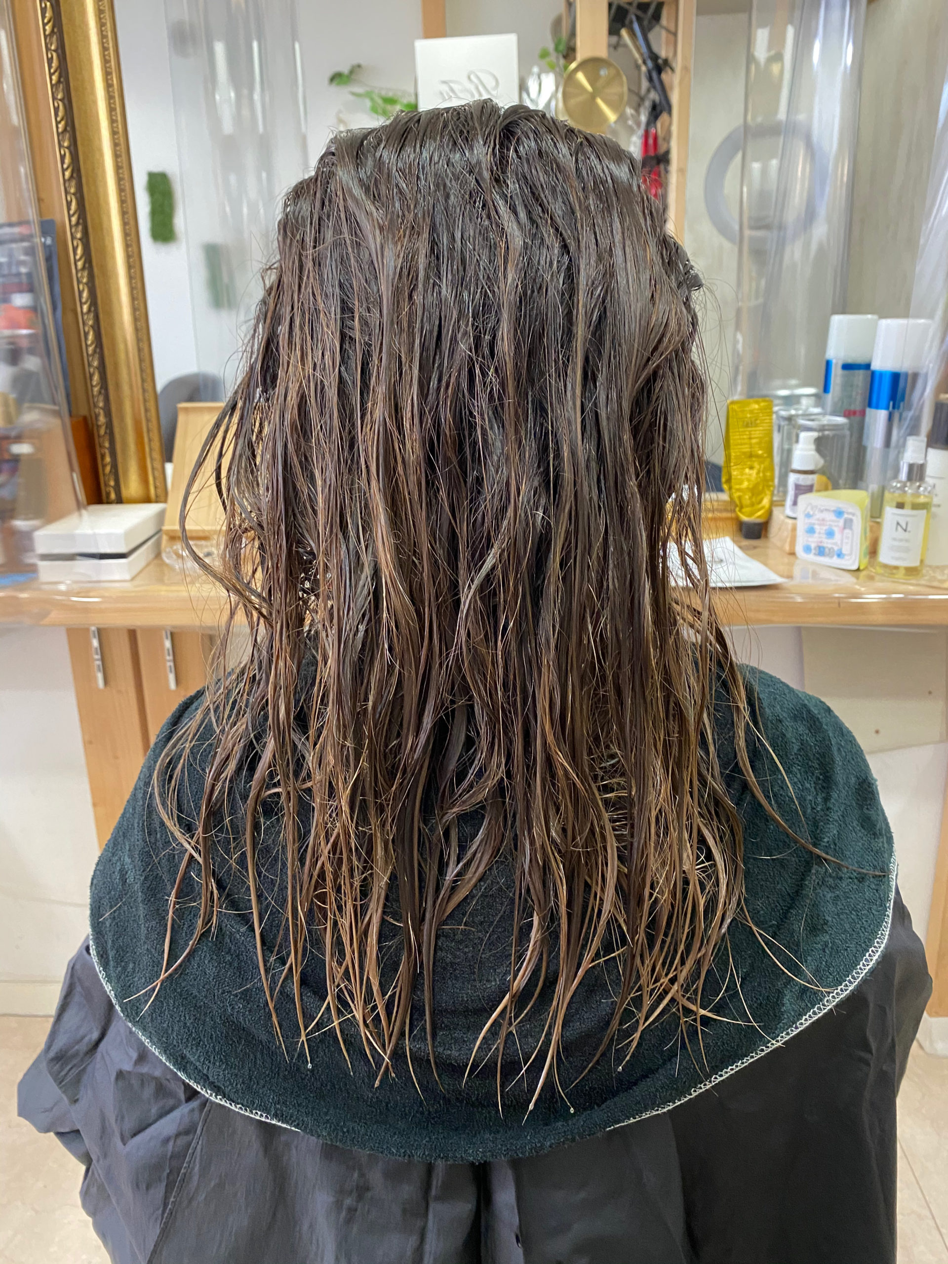 ブリーチ毛で広がり、パサつきが気になる髪の縮毛矯正。原宿・表参道『髪のお悩みを解決するヘアケア美容師の挑戦』
