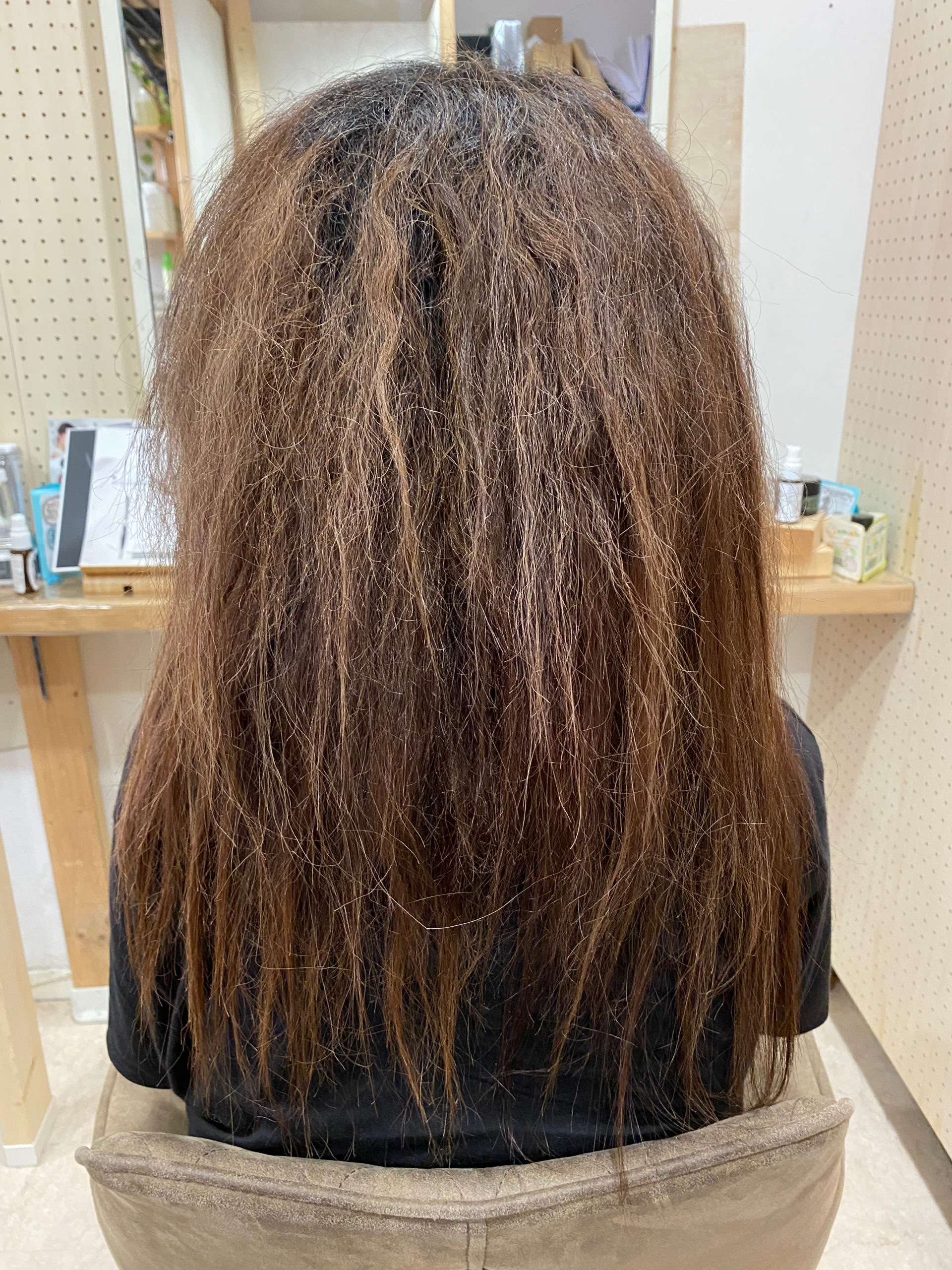 髪のチリつきを直す【ビビリ矯正】で艶髪ストレートヘア。原宿・表参道『髪のお悩みを解決するヘアケア美容師の挑戦』