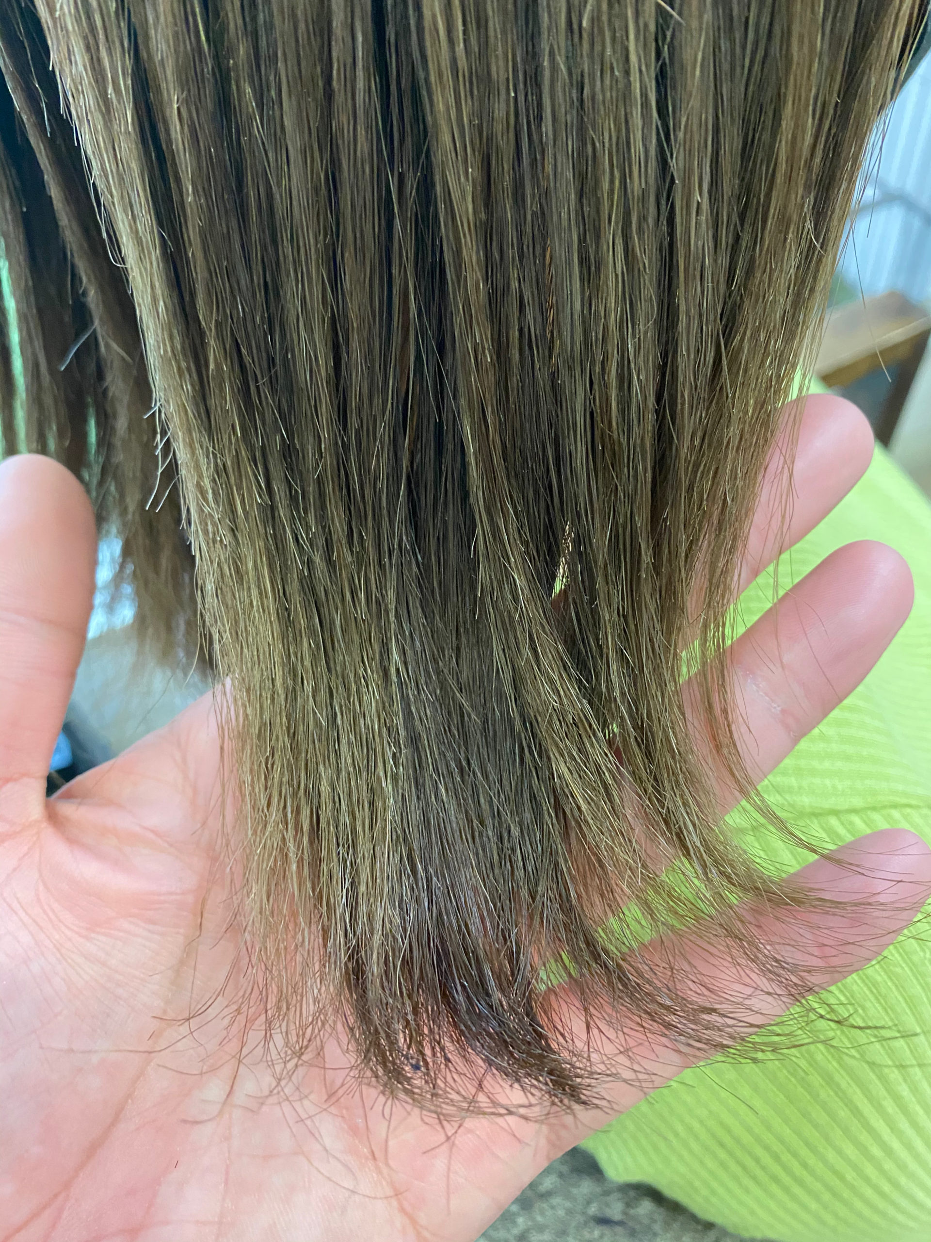 強めのくせ毛とブリーチ毛の方を縮毛矯正で艶髪ストレートヘア。原宿・表参道『髪のお悩みを解決するヘアケア美容師の挑戦』