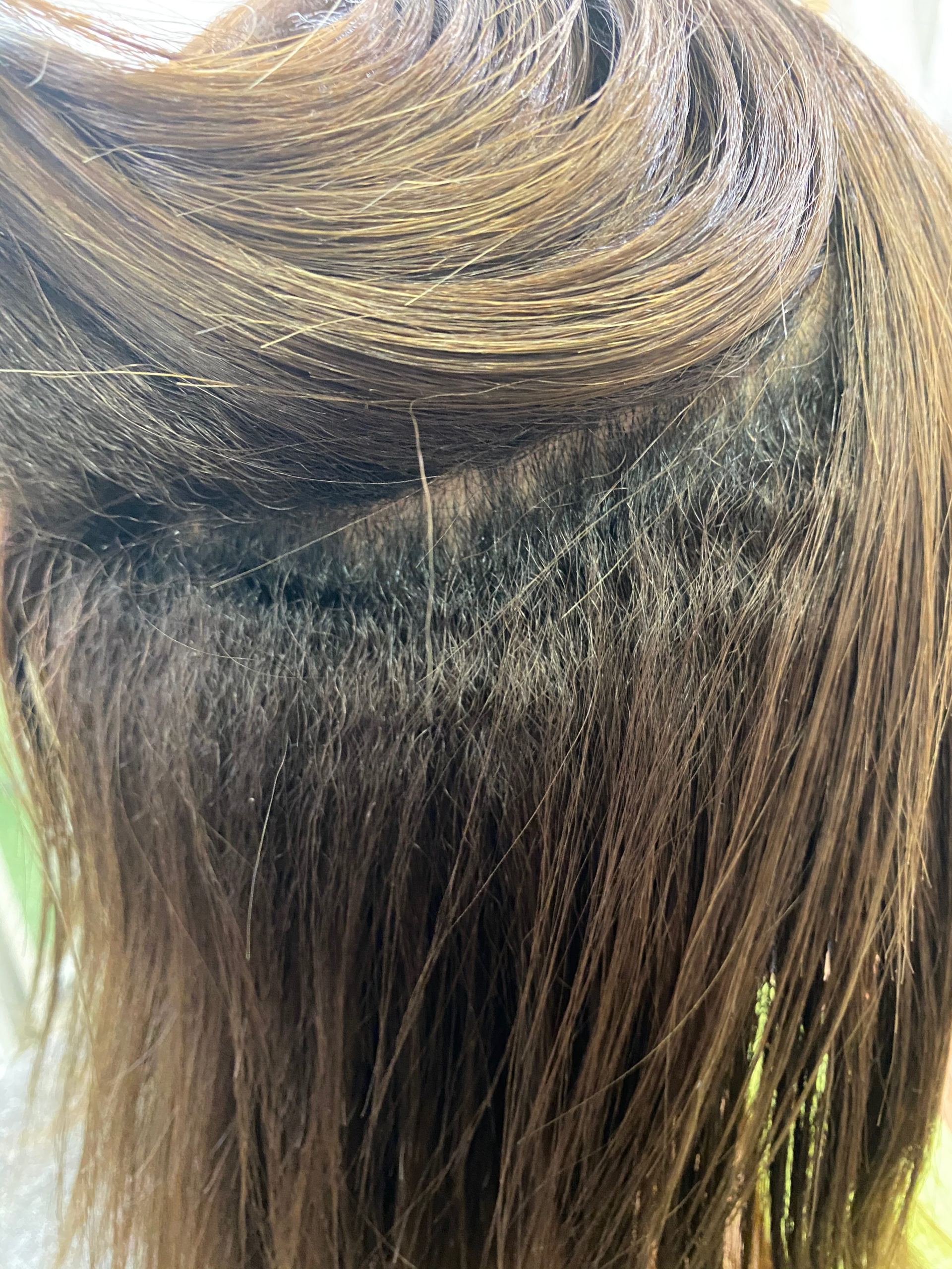 強めのくせ毛とブリーチ毛の方を縮毛矯正で艶髪ストレートヘア。原宿・表参道『髪のお悩みを解決するヘアケア美容師の挑戦』