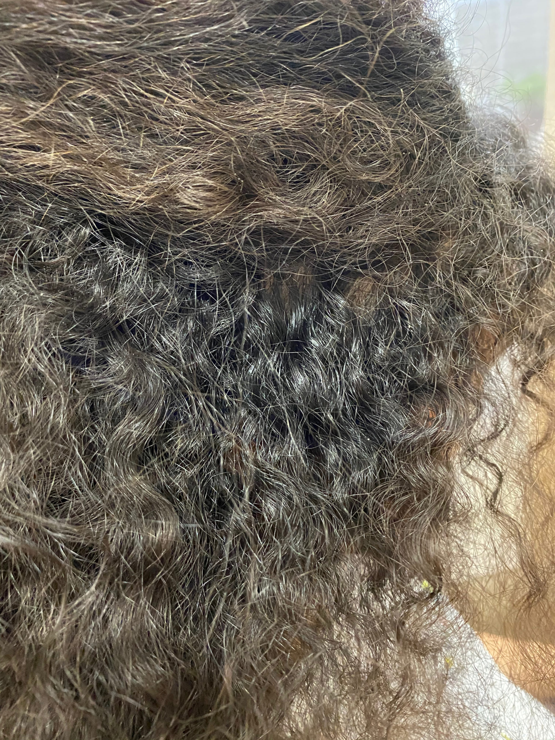 強いくせ毛の方を【ビビリ矯正】で艶髪ストレートヘアに変身。原宿・表参道『髪のお悩みを解決するヘアケア美容師の挑戦』