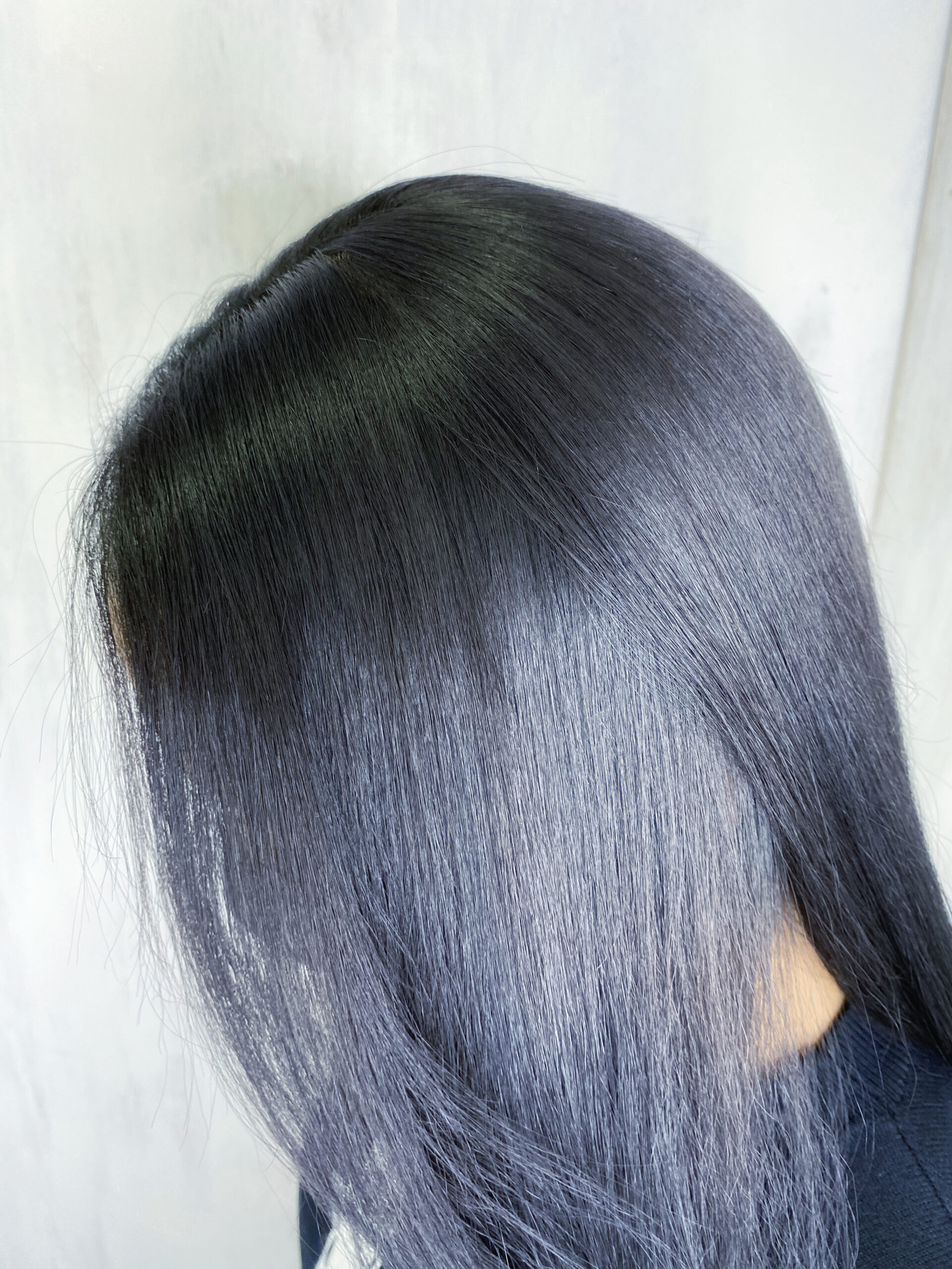 高難易度ジュエリーシステム縮毛矯正【CARELU】で強いくせ毛が気になる方を艶髪ストレートヘア。