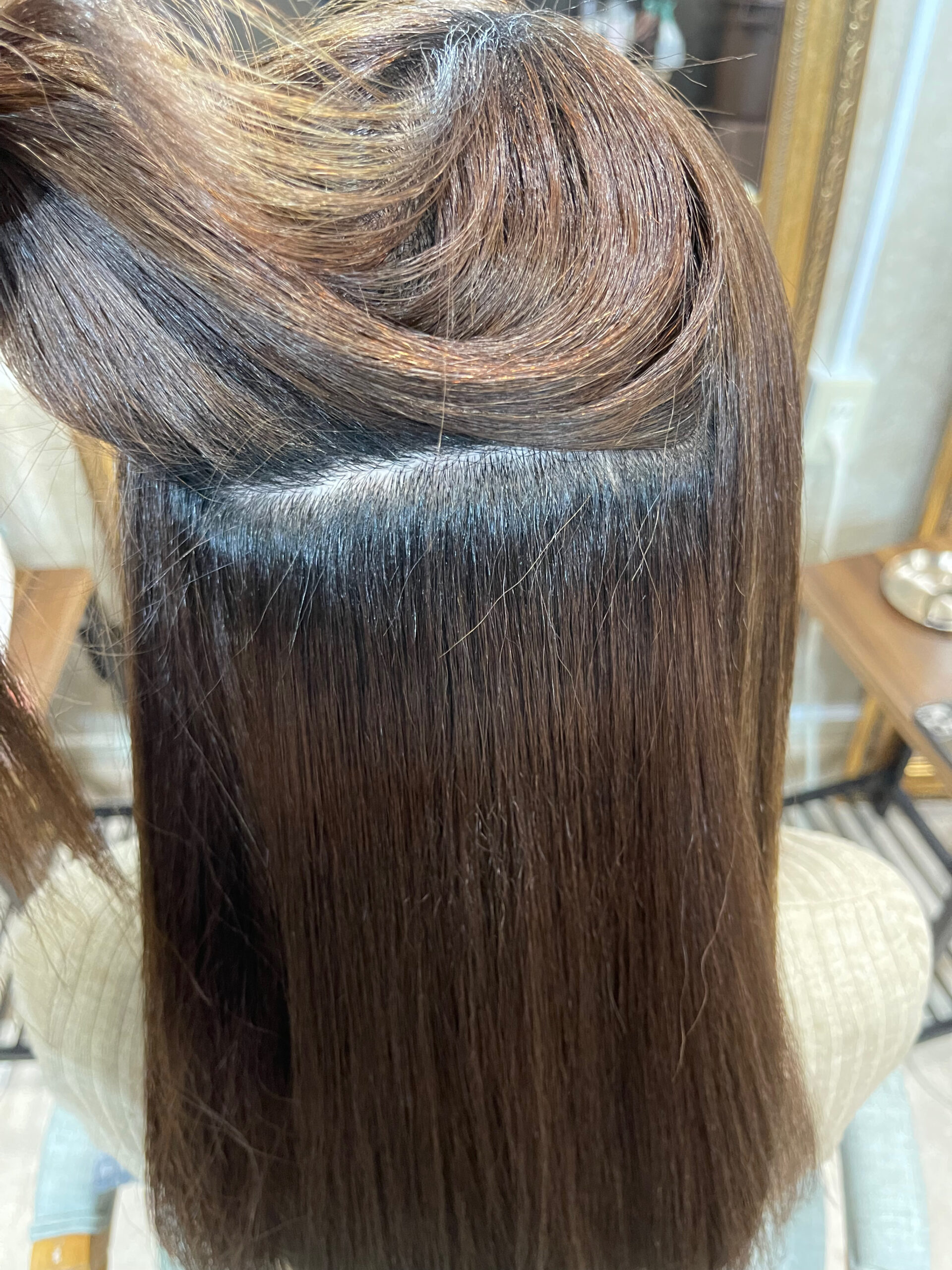 髪の広がりと傷みが気になる方をジュエリーシステム×LULUトリートメント×縮毛矯正で髪質改善。