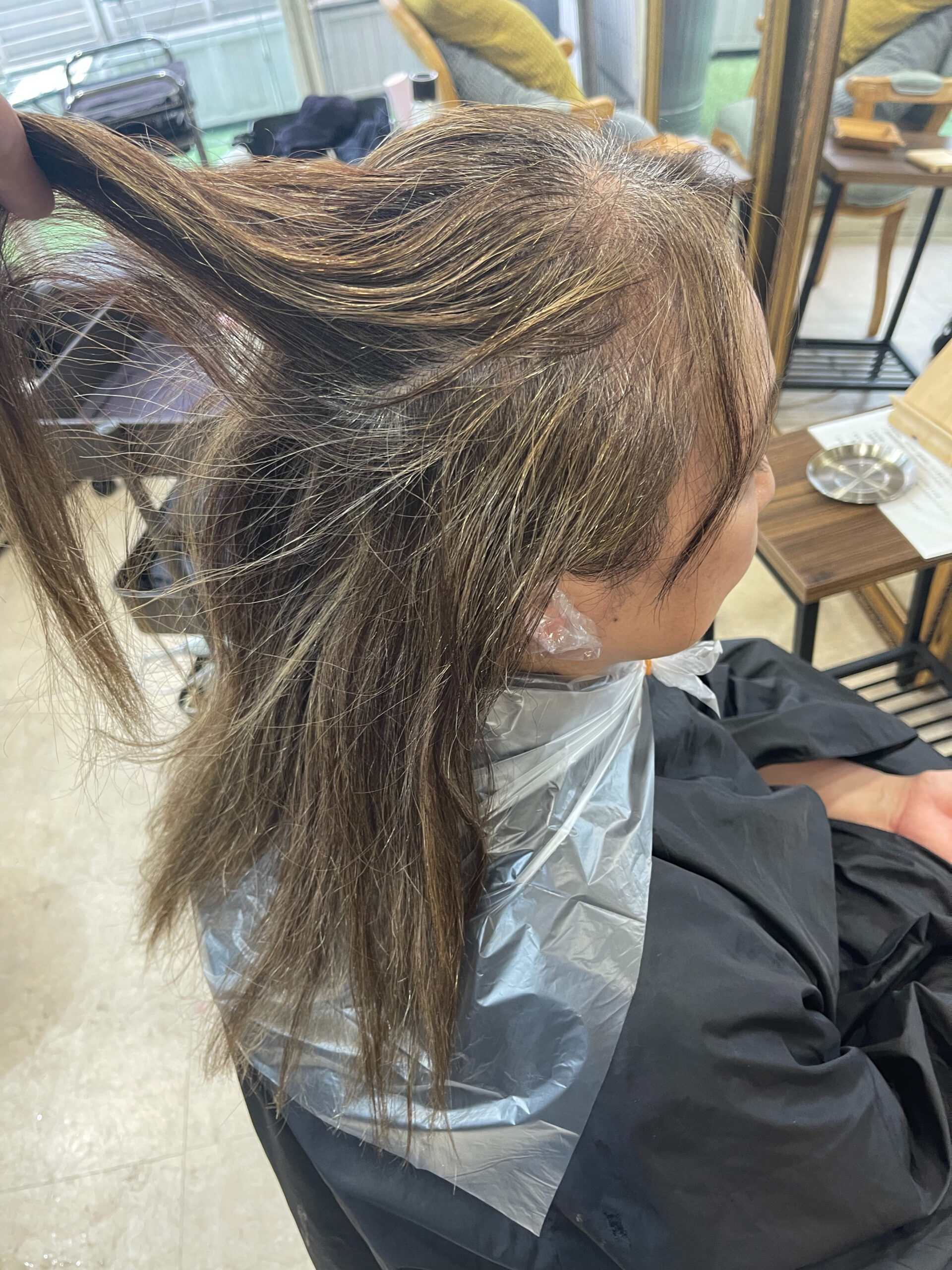 美容師の魔法：ハイライトブリーチ＆ジュエリーシステム縮毛矯正×LULUトリートメントで年齢を超えた艶髪への変身記
